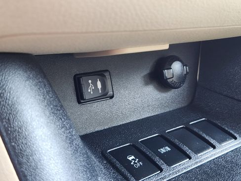 Used 2016 Toyota Highlander Limited image 17