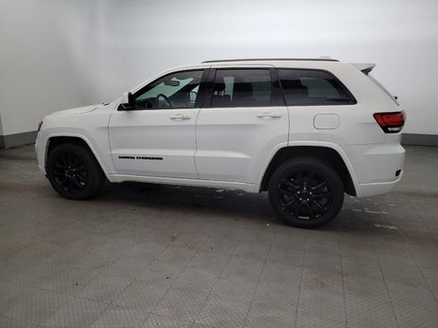 Used 2019 Jeep Grand Cherokee Altitude AWD/4WD image 3