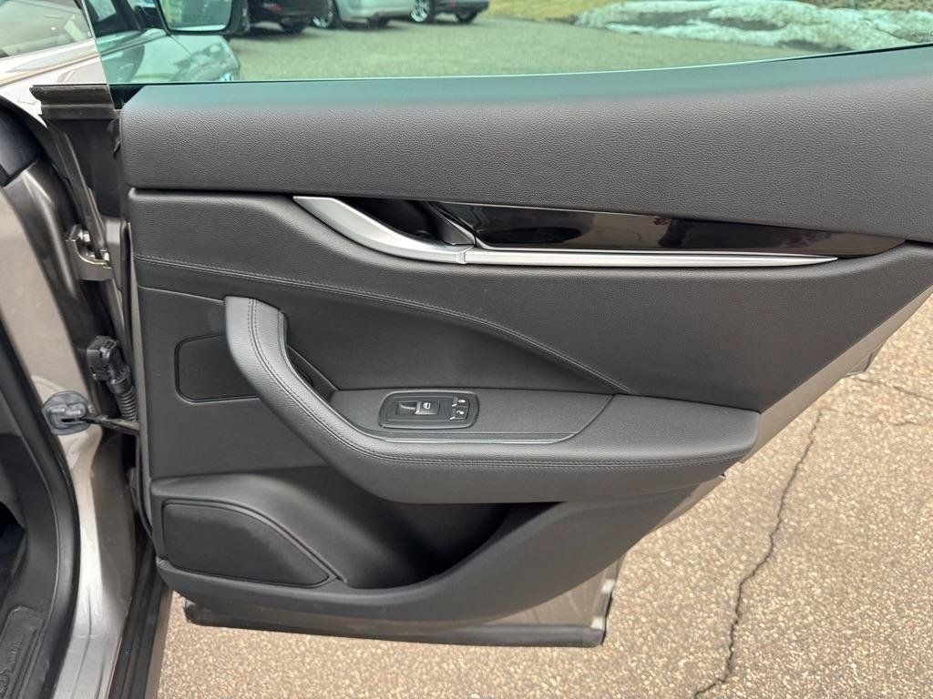 Used 2019 Maserati Levante AWD/4WD image 30