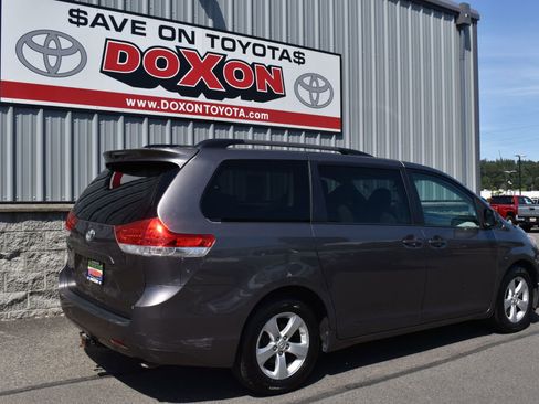 Used 2014 Toyota Sienna LE FWD image 5