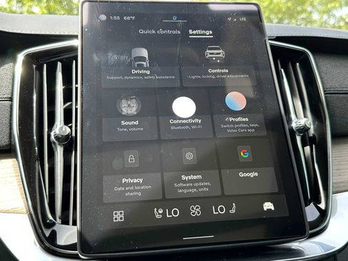 New 2025 Volvo XC90 B5 Core w/ Protection Package Premier image 26