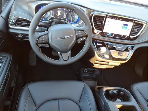 New 2026 Chrysler Pacifica Select w/ S Appearance Package AWD/4WD image 13