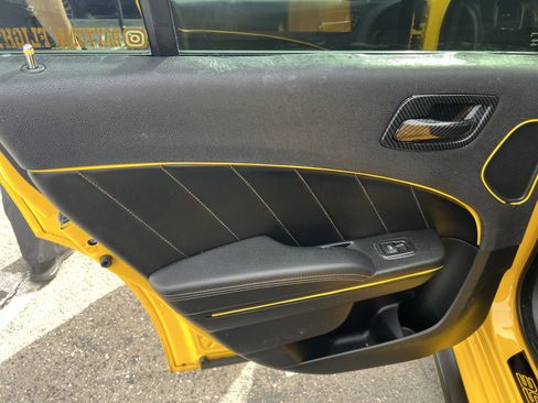 Used 2017 Dodge Charger R/T image 17