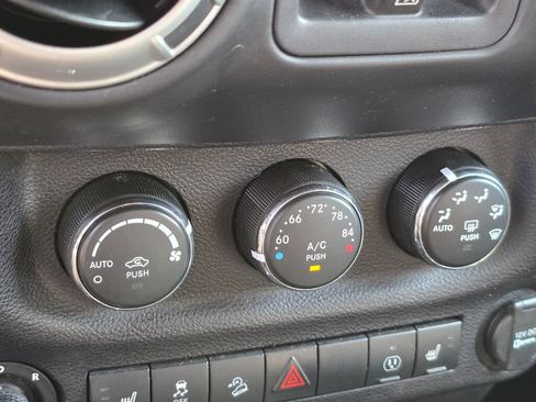 Used 2016 Jeep Wrangler Unlimited Rubicon AWD/4WD image 26