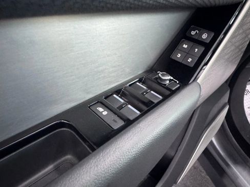 Used 2019 Land Rover Range Rover Velar R-Dynamic SE image 21
