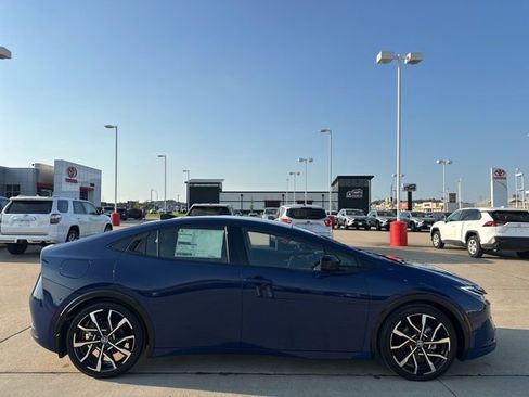 New 2026 Toyota Prius Plug-In Hybrid FWD image 3