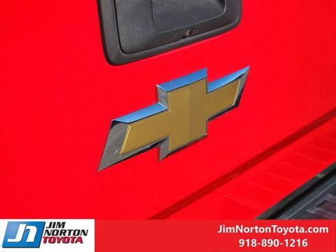 Used 2018 Chevrolet Silverado 1500 LT w/ Texas Edition image 12