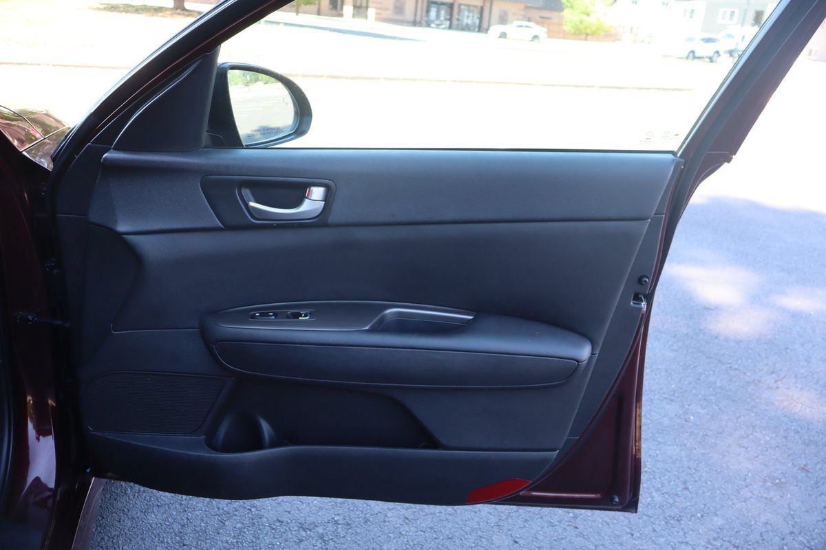 Used 2020 Kia Optima LX FWD image 24
