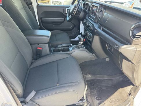 Used 2022 Jeep Gladiator Sport AWD/4WD image 18