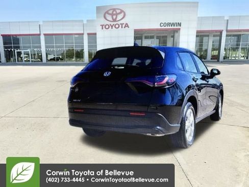 Used 2023 Honda HR-V LX image 11