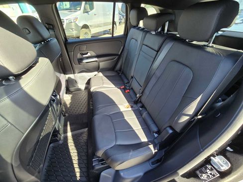 Used 2024 Mercedes-Benz GLB 250 4MATIC image 21