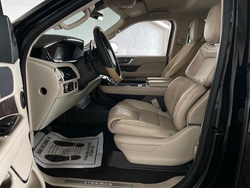 Used 2018 Lincoln Navigator Select w/ Technology Package image 17