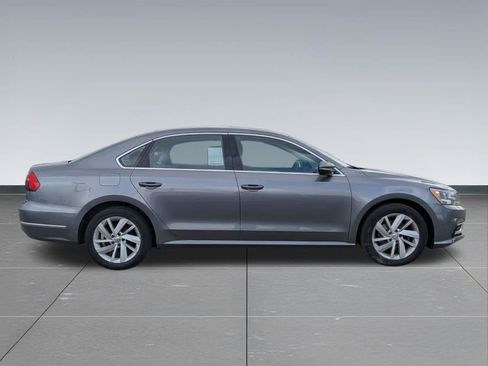 Used 2018 Volkswagen Passat 2.0T SE FWD image 7