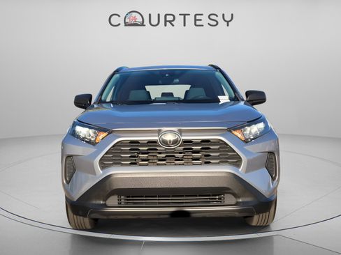 Used 2020 Toyota RAV4 LE image 8