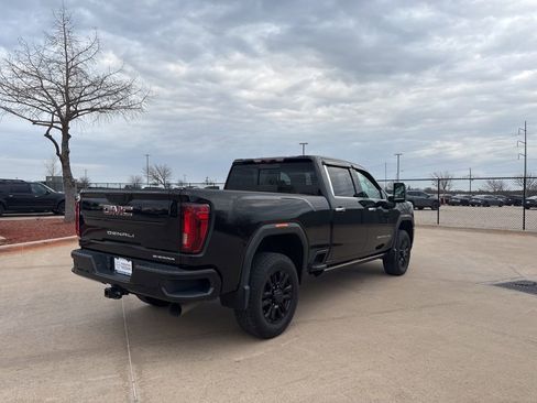 Used 2021 GMC Sierra 2500 Denali w/ Denali Black Diamond Edition image 5