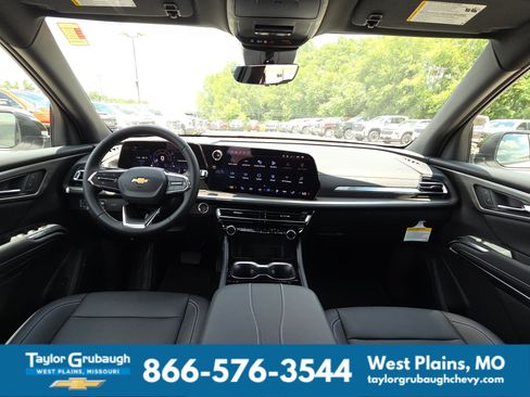New 2026 Chevrolet Traverse LT w/ Sun and Wheel Package FWD image 30