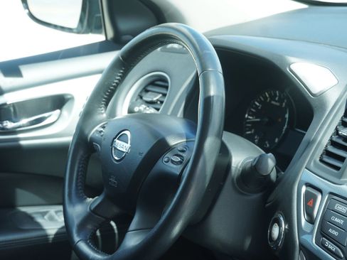 Used 2017 Nissan Pathfinder SL image 36