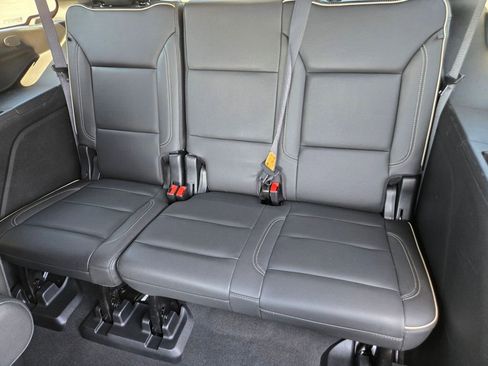 Used 2024 GMC Yukon SLT w/ SLT Premium Package AWD/4WD image 13