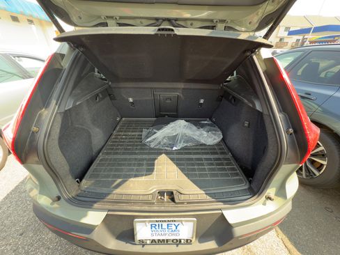 Certified 2023 Volvo XC40 B5 Plus w/ Driver Assist Package image 6