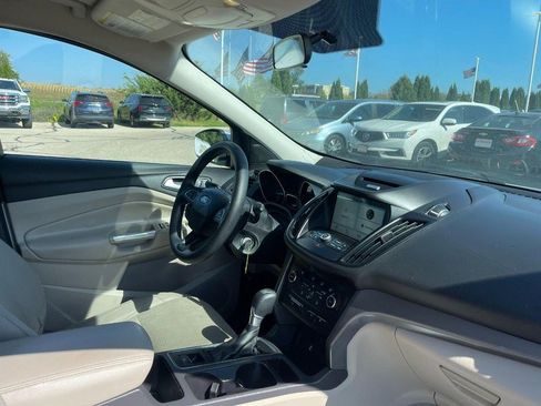 Used 2017 Ford Escape SE w/ Equipment Group 201A AWD/4WD image 2