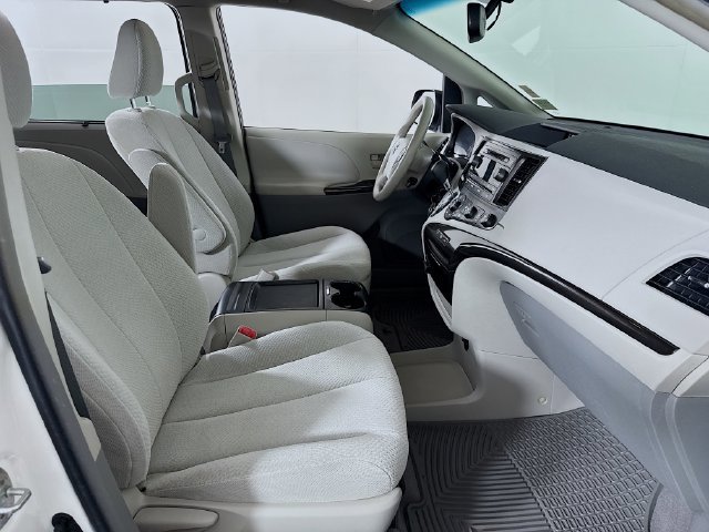 Used 2011 Toyota Sienna LE FWD image 25