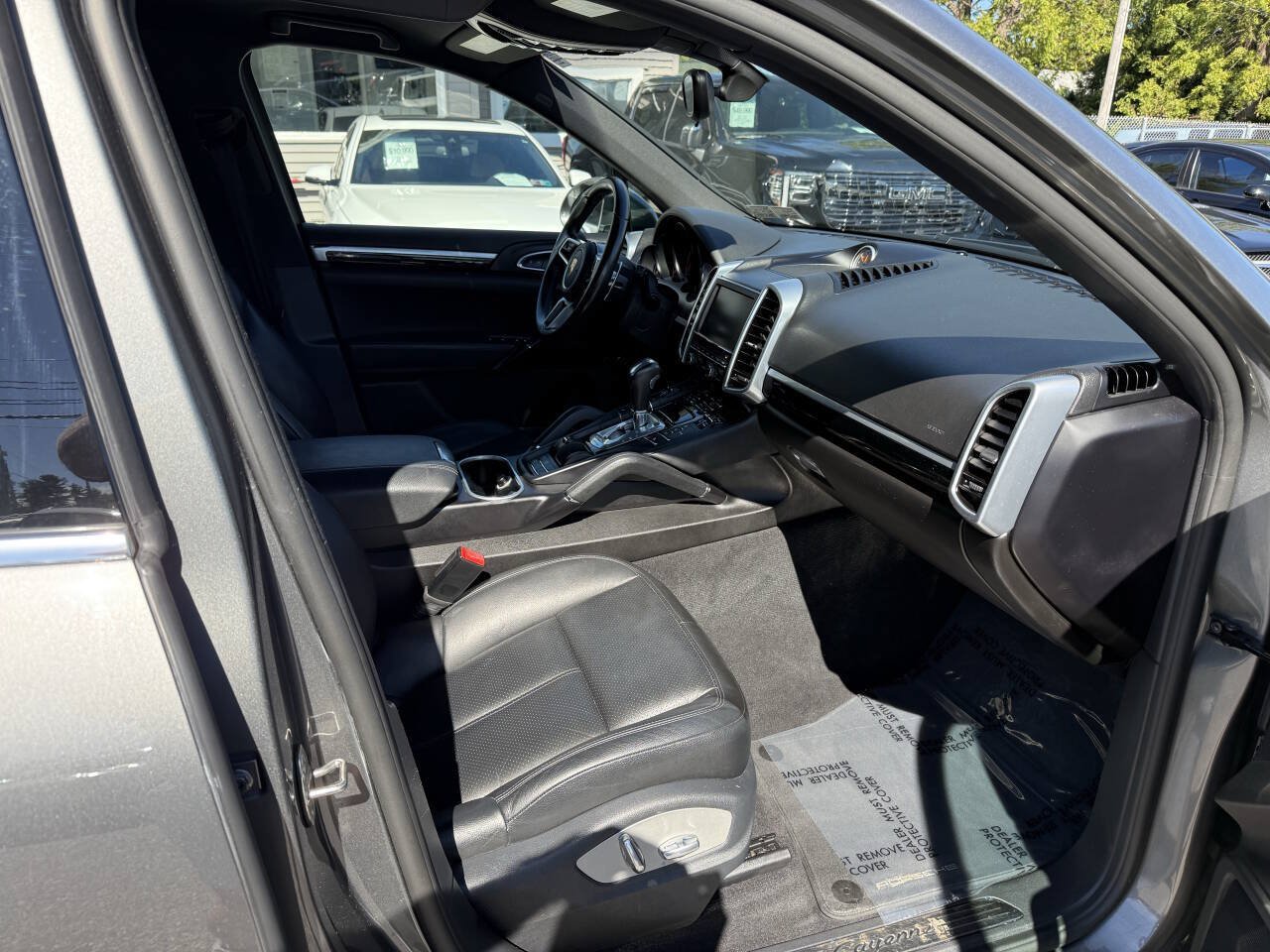 Used 2016 Porsche Cayenne AWD/4WD image 9