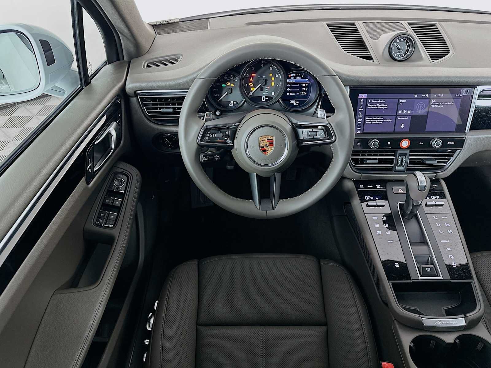 Used 2026 Porsche Macan AWD/4WD image 24