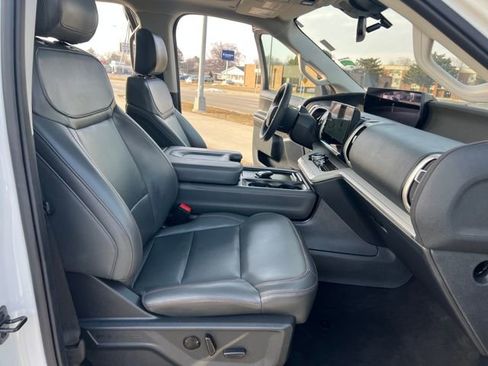 Used 2025 Ford Expedition Active image 14