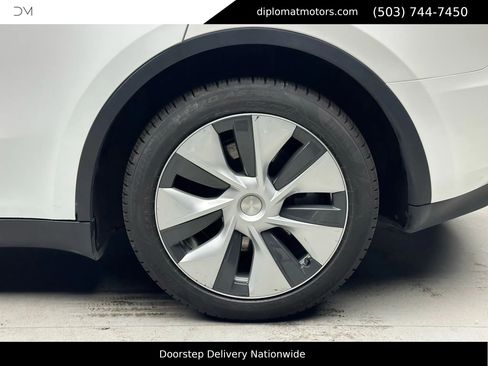 Used 2023 Tesla Model Y Long Range image 36