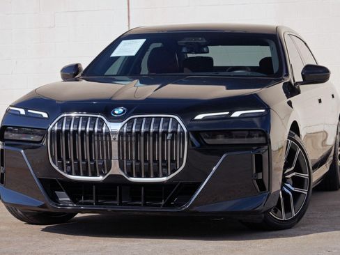 Used 2024 BMW i7 eDrive50 w/ M Sport Package RWD image 3