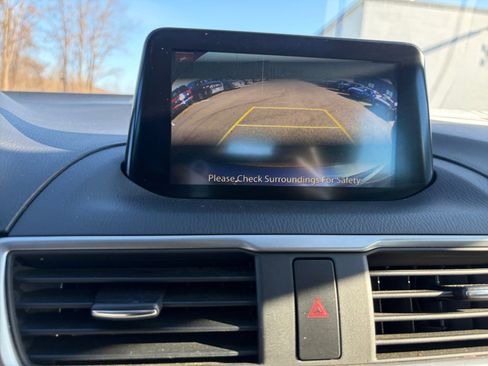 Used 2018 MAZDA MAZDA3 Touring image 19