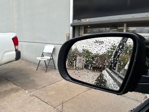 Used 2025 Jeep Compass Latitude AWD/4WD image 18