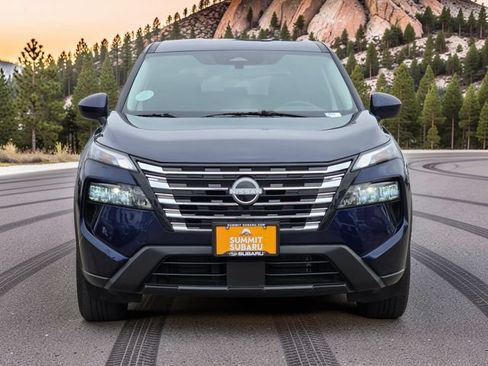 Used 2025 Nissan Rogue SV FWD image 3
