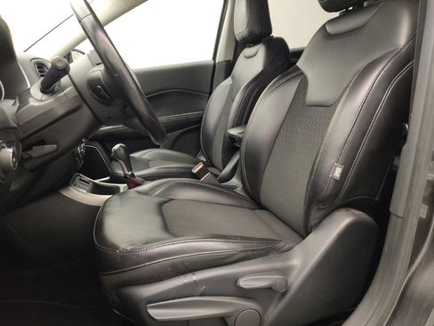 Used 2018 Jeep Compass Latitude FWD image 17