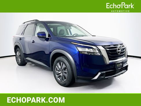 Used 2025 Nissan Pathfinder SV AWD/4WD image 1