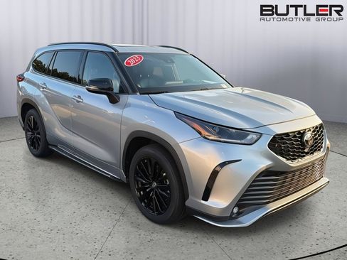 Used 2023 Toyota Highlander XSE FWD image 8