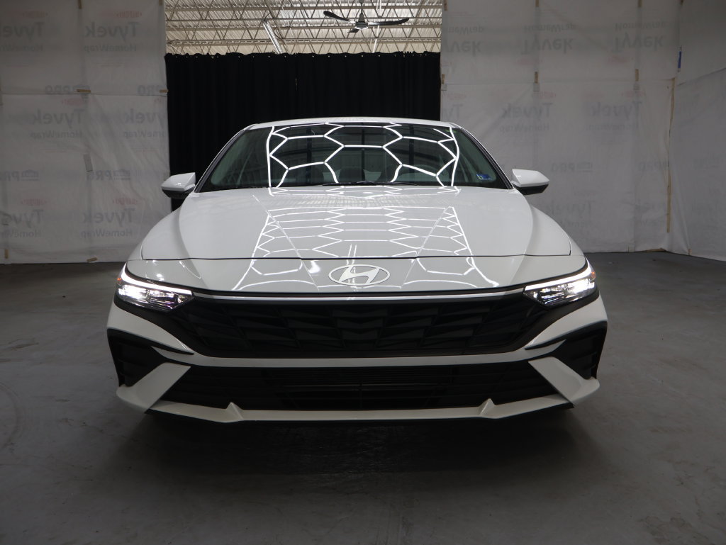 Used 2026 Hyundai Elantra SE FWD image 2