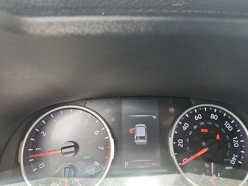 Used 2020 Toyota RAV4 XLE w/ Convenience Package AWD/4WD image 17
