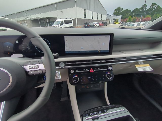 Certified 2025 Hyundai Tucson Limited AWD/4WD image 11