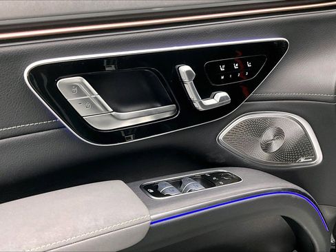 New 2026 Mercedes-Benz EQS 400 4MATIC SUV image 13