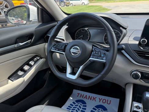 Used 2022 Nissan Altima 2.5 SV w/ SV Premium Package FWD image 15