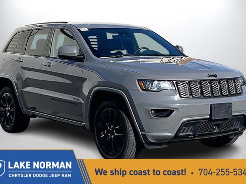 Certified 2022 Jeep Grand Cherokee Laredo X image 1