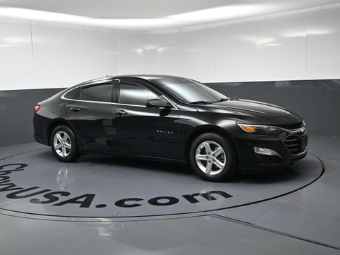 Used 2020 Chevrolet Malibu LS FWD image 2