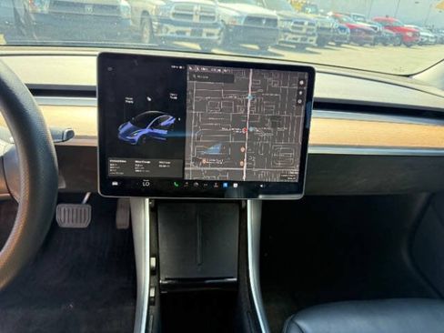 Used 2020 Tesla Model 3 Standard Range RWD image 12