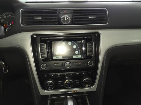 Used 2012 Volkswagen Passat 2.5 SE FWD image 33