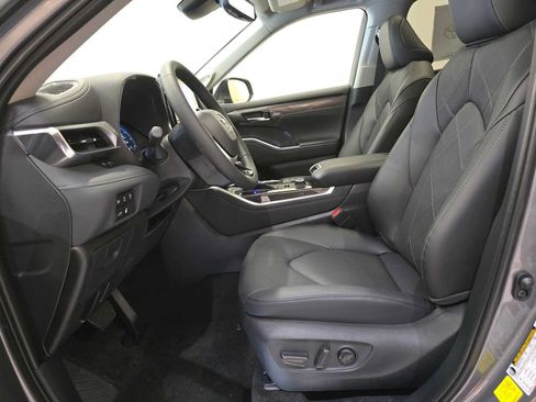 New 2026 Toyota Highlander Platinum AWD/4WD image 20