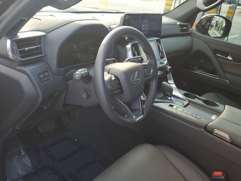 Used 2025 Lexus LX 700h Overtrail image 22