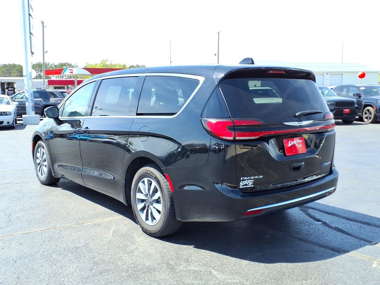 Used 2024 Chrysler Pacifica Limited FWD image 6