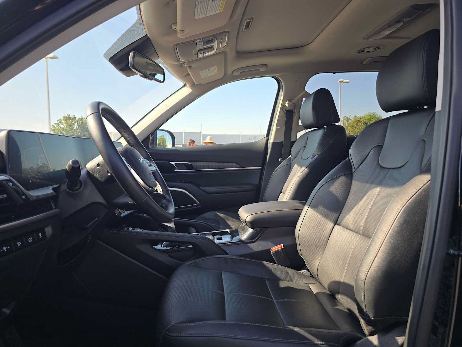 Used 2024 Kia Telluride EX w/ EX Captain's Chair Package FWD image 23