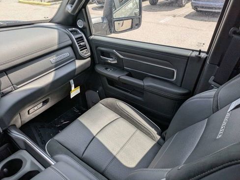 New 2026 RAM 2500 Laramie AWD/4WD image 17